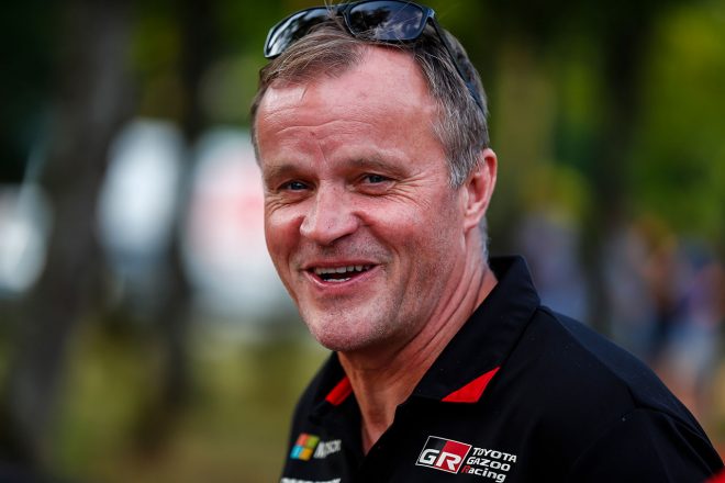 チーム代表のトミ・マキネンも満面の笑み