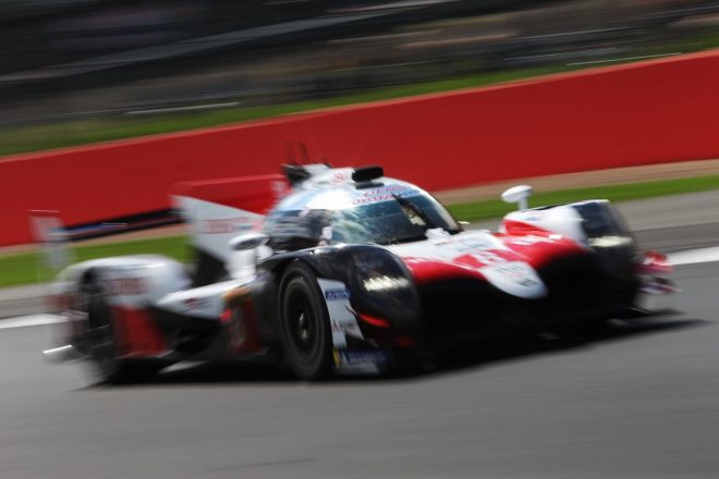 予選2番手からトップチェッカーを受けた8号車トヨタTS050ハイブリッド