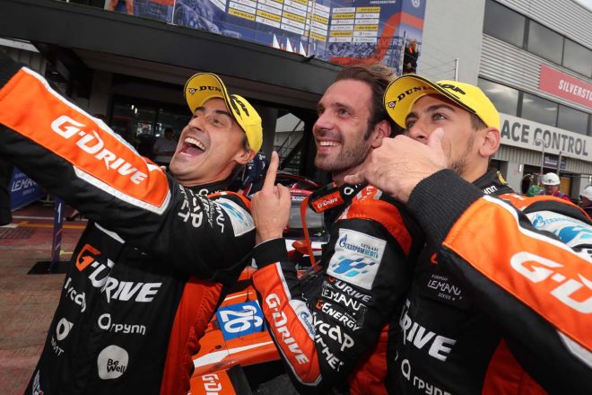 優勝を喜ぶロマン・ルシノフ（左）、ジャン-エリック・ベルニュ（中央）、アンドレア・ピッツィトーラ（右）