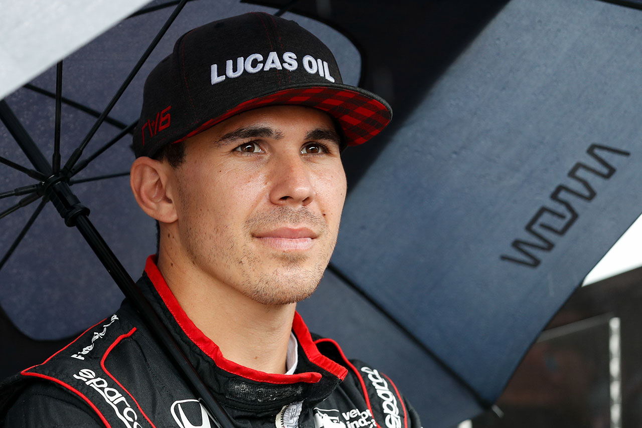 脊椎損傷への外科的処置を受けたロバート・ウィケンス