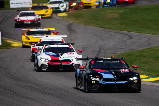 3位表彰台を獲得した24号車BMW M8 GTEと優勝した25号車BMW M8 GTE