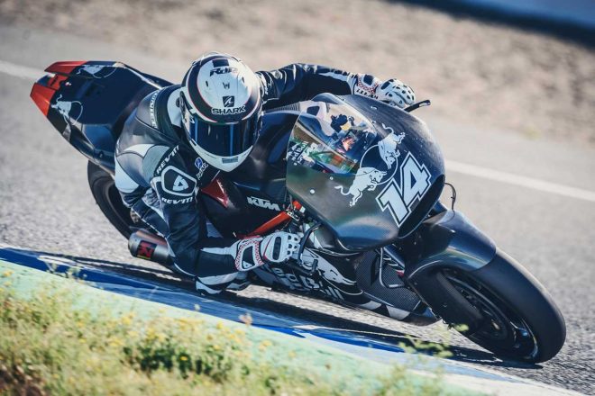 2016年にKTMをテストするランディ・ド・プニエ