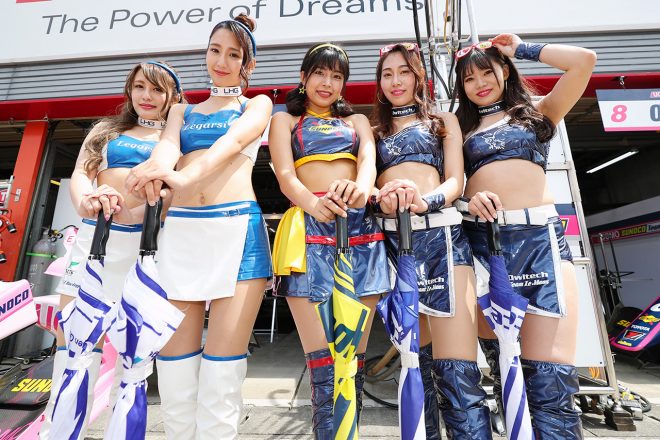 右からミスレガルシィの立花あいかさん、美すずさん。2018SUNOCOイメージガールの藤井マリーさん。Owltech Ladyの加藤遥香さん、菊池ゆうさん