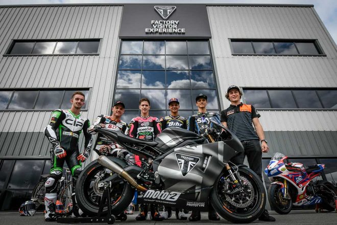 トライアンフを訪れたMoto2、Moto3ライダー