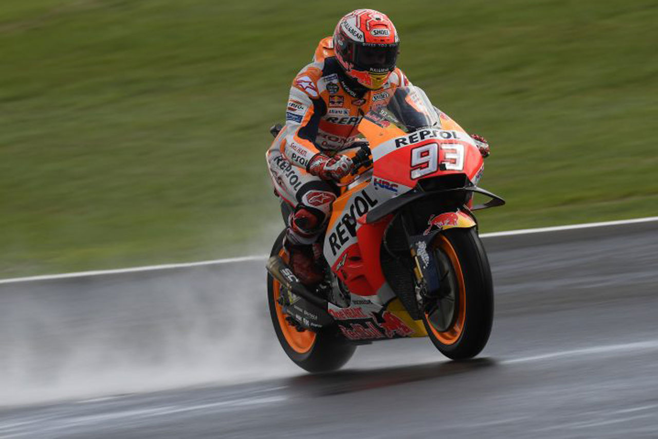 ウエットで走行するマルク・マルケス