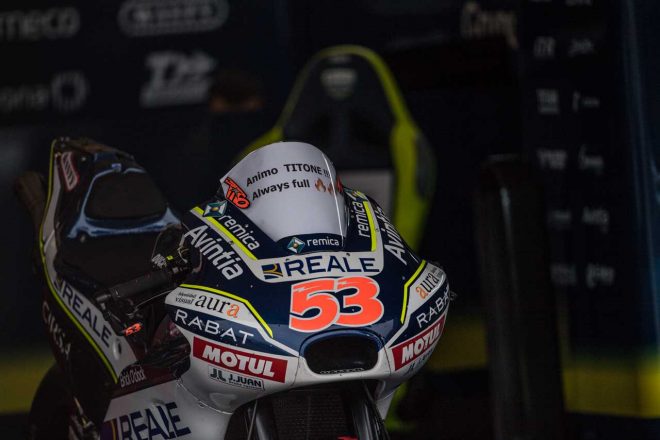 決勝日にディスプレイされたティト・ラバットのマシン