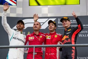 2018年F1第13戦ベルギーGP　優勝：セバスチャン・ベッテル（フェラーリ）、2位：ルイス・ハミルトン（メルセデス）、3位：マックス・フェルスタッペン（レッドブル）
