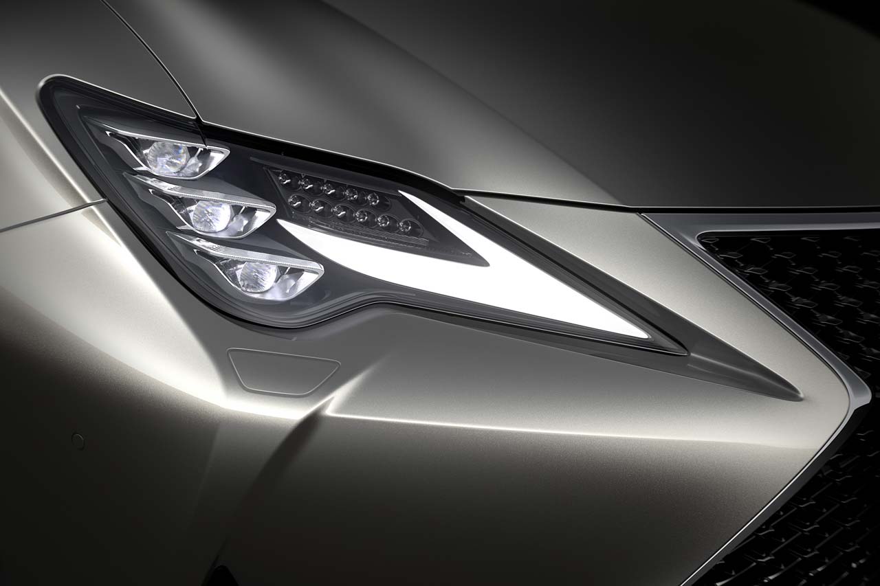 小型3連LEDが採用されたヘッドランプユニット