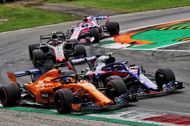 2018年F1第14戦イタリアGP　フェルナンド・アロンソとピエール・ガスリーのバトル