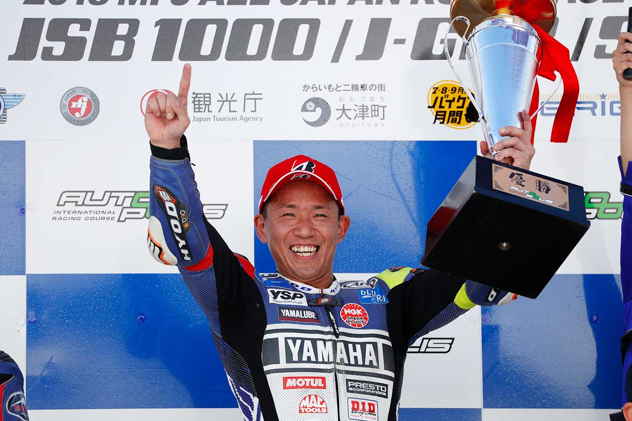 今季8勝目を地元九州のオートポリス挙げた中須賀