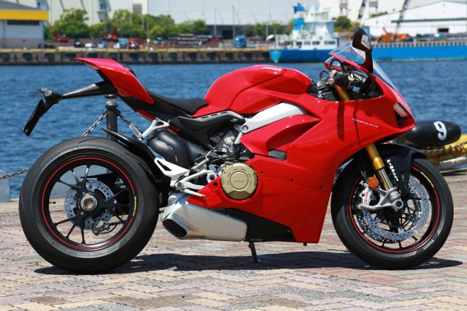 ドゥカティ・パニガーレV4 S（右サイド）