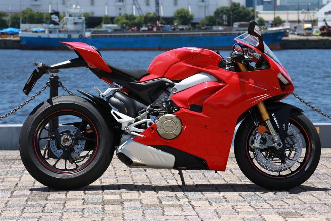 ドゥカティ・パニガーレV4 S（右サイド）