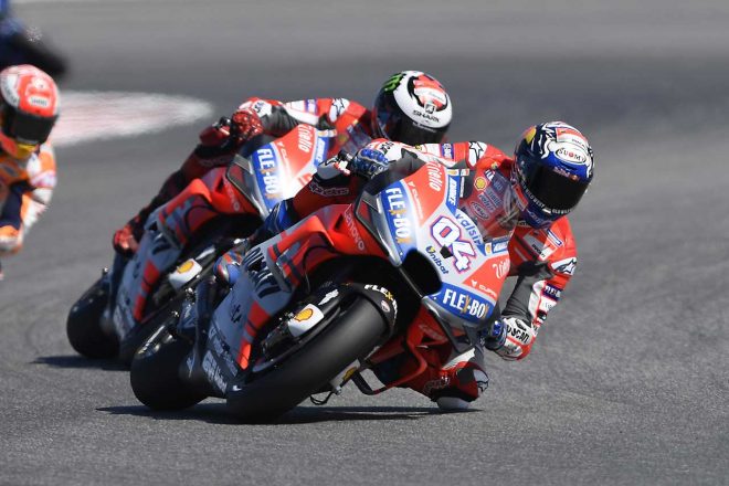 6周目にはロレンソを交わし、トップに立ったドヴィツィオーゾ