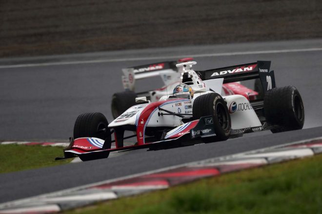 3位表彰台を獲得した平川亮