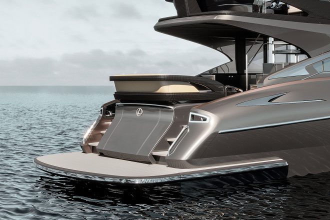 『LY650』の船尾デッキにはLEXUSのロゴも掲げられている