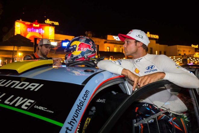 SS1トップタイムを記録したアンドレアス・ミケルセン（ヒュンダイi20クーペWRC）