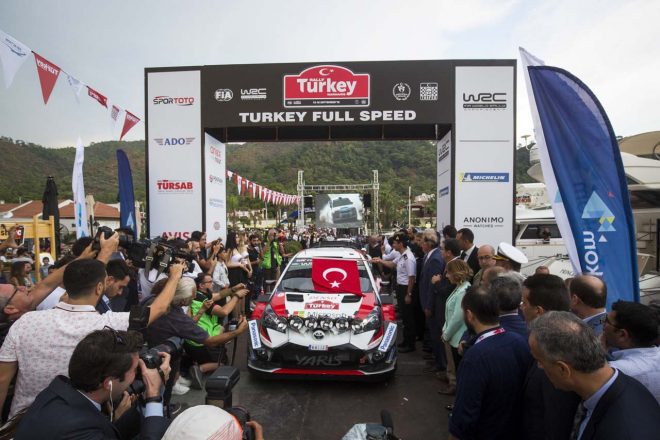 セレモニアルスタートの様子