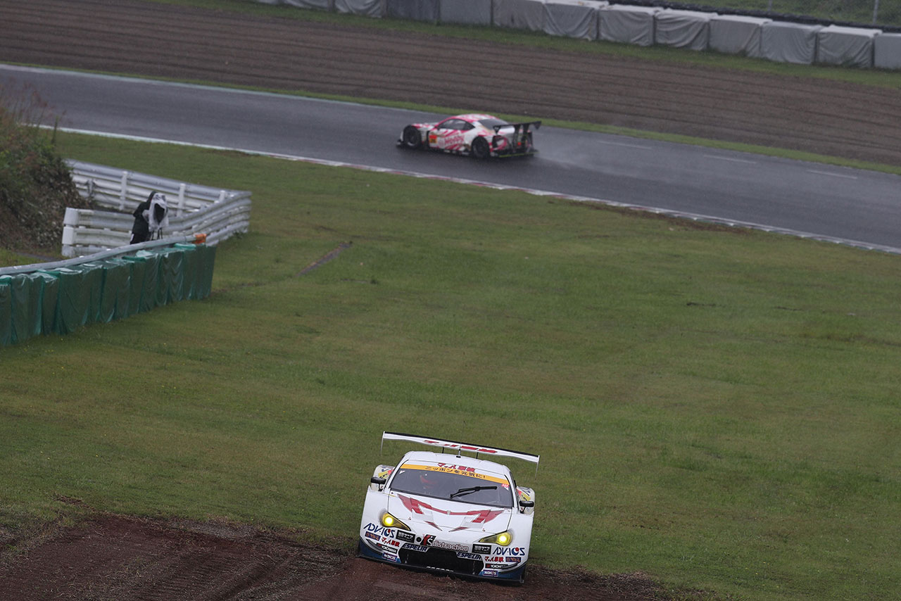 コースオフしたマッハ車検 MC86 Y’s distraction