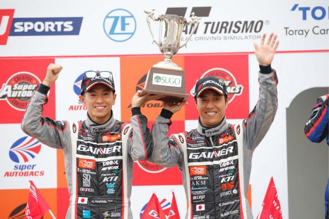 2位表彰台を獲得した吉田広樹と星野一樹