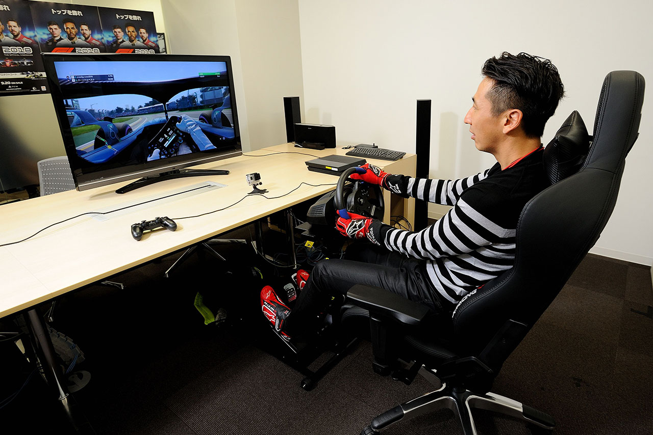 次生は愛用のグローブとシューズを持ち込んで気合い充分