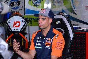 自身も現役Moto2ライダーながら、後進の育成のためにチームを立ち上げたオリベイラの注目度は高かった