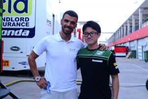 ソフォーグル（左）と長尾（右）。長尾はソフォーグルからポルティマオ攻略のアドバイスをもらったとか