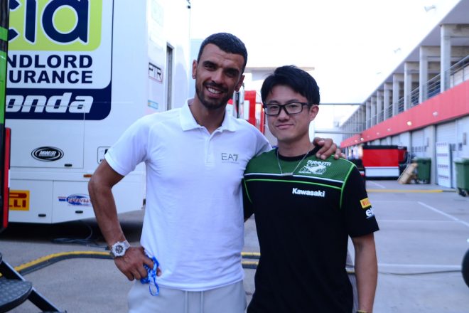 ソフォーグル（左）と長尾（右）。長尾はソフォーグルからポルティマオ攻略のアドバイスをもらったとか