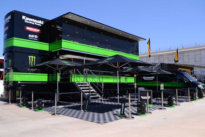 カワサキ・レーシングチーム・ワールドSBKのホスピタリティ