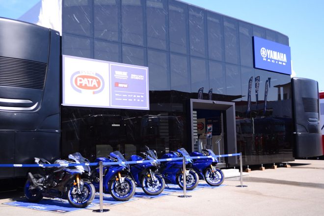 チームによってホスピタリティのスタイルは様々。こちらはパタ・ヤマハ・オフィシャル・ワールドSBKチーム