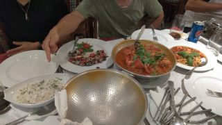 中央の丸い鍋の料理がカタプラーナ。締めにごはんを入れてリゾットにすると、これまた美味しい