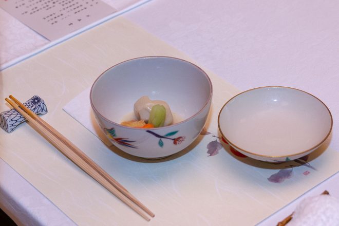 フィニッシングスクール最終回は、これまでのマナーを駆使して会席料理を嗜むもの