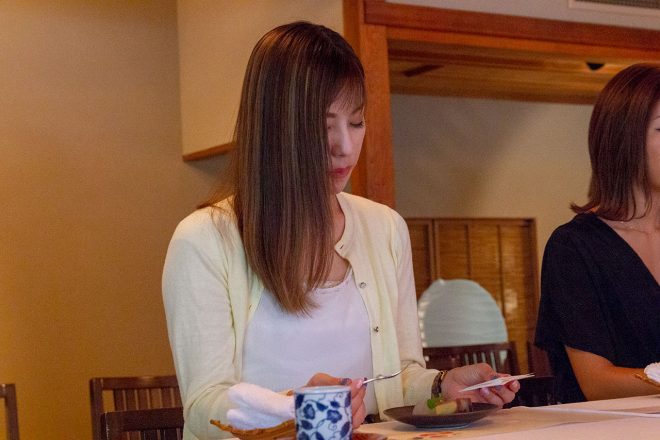 懐紙を使いこなしながら食事を堪能していた姿が印象的