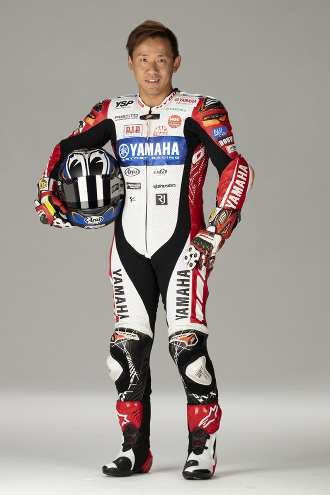 レーシングスーツも赤と白を基調したもので日本グランプリに挑む