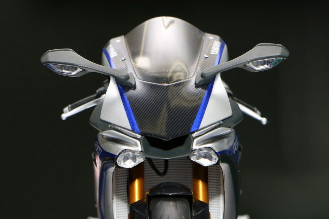 フロント部分に寄って撮影。再現度の高さがうかがえる