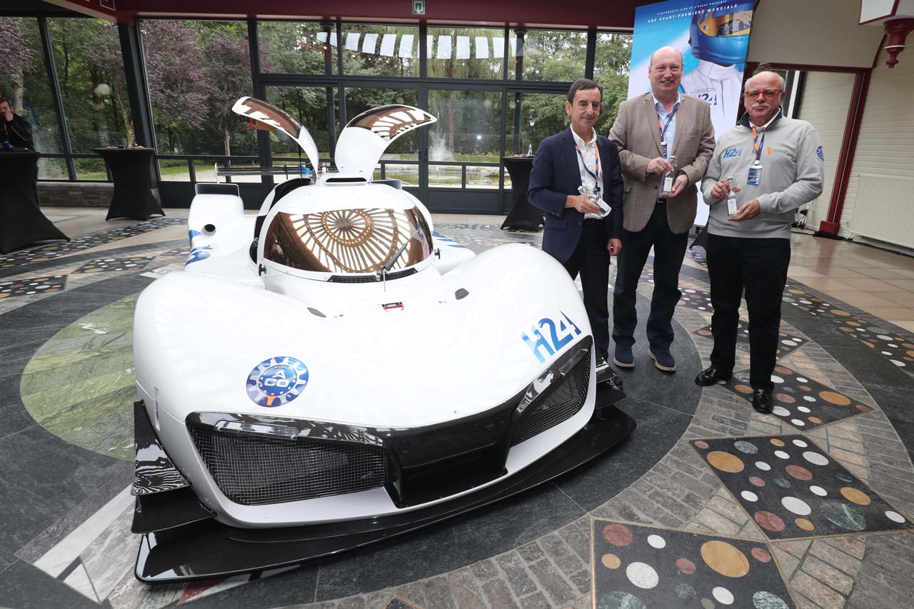 ACOはミッションH24を発表するとともに、水素燃料電池のプロトタイプを公開した