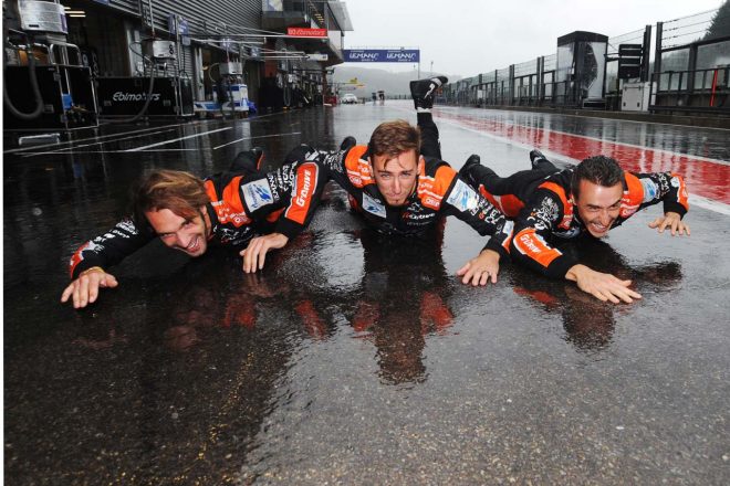 チームタイトルを獲得したGドライブ・レーシングのジャン-エリック・ベルニュ、アンドレア・ピッツィトーラ、ロマン・ルシノフ