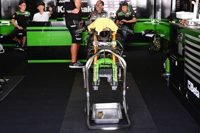 フロントサスペンションはインナーチューブのみ交換可