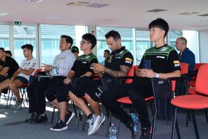 木曜には初参戦ライダーのみのブリーフィングも行われた。今大会からWSS参戦のバルベラも参加