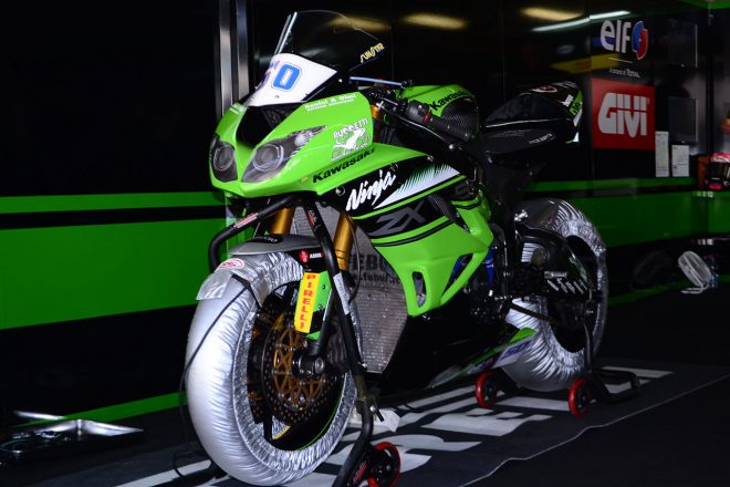 長尾号のカワサキZX-6R