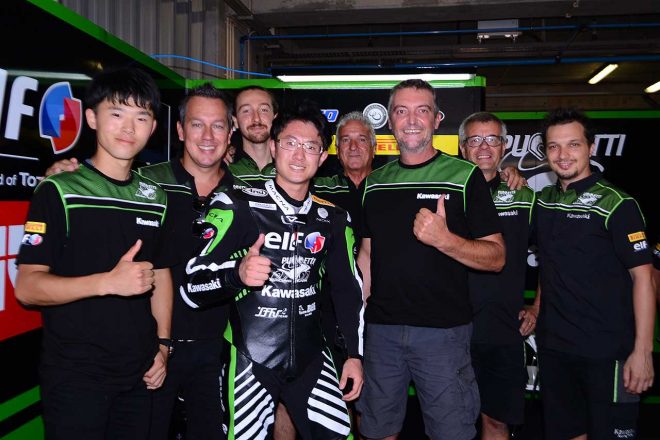 レース後は総監督のプセッティ氏、担当メカニック、チームスタッフたちと笑顔で言葉を交わしていた