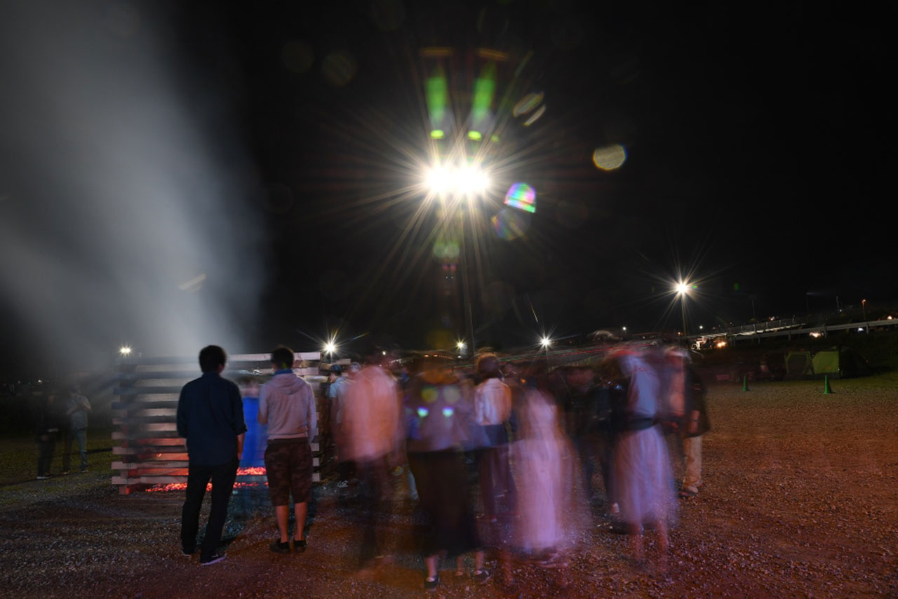 P16駐車場ではキャンプファイヤーを楽しめる