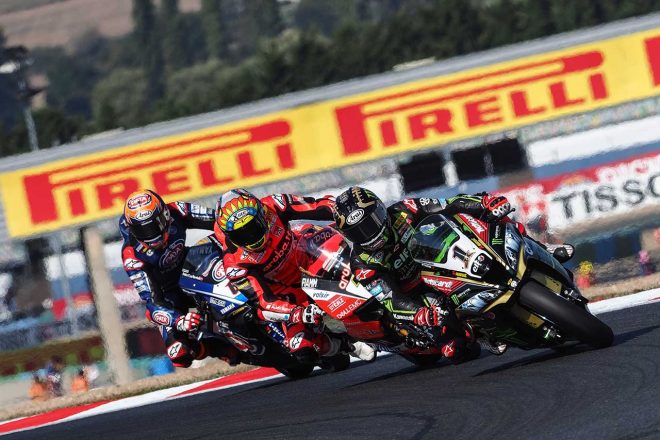 特別カラーのゴールドフェアリングでレース2に挑んだジョナサン・レイ