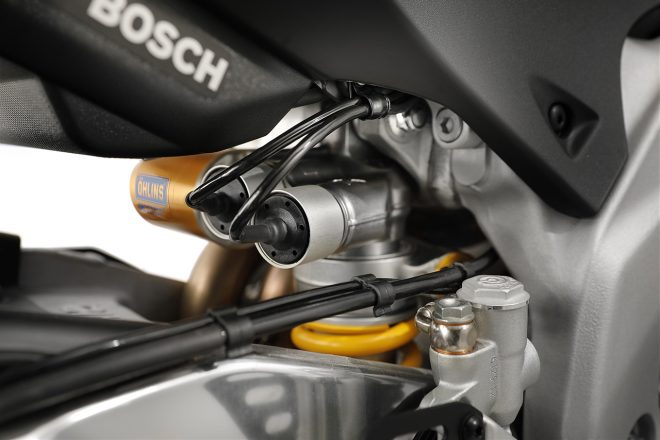 アプリリア TUONO V4 1100 FACTORYのオーリンズ製セミアクティブサスペンションシステム