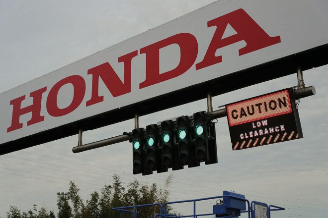F1第17戦 Honda日本グランプリレース　鈴鹿30回記念大会　点灯したF1スタートシグナル