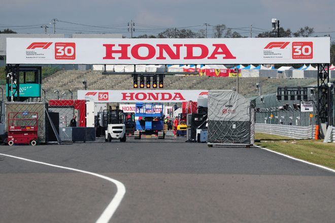 F1第17戦 Honda日本グランプリレース　鈴鹿30回記念大会　鈴鹿ホームストレート