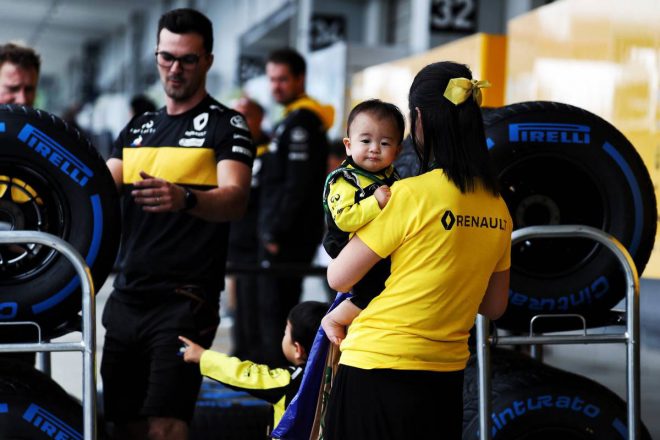 2018年F1第17戦日本GP鈴鹿　小さなルノーファン