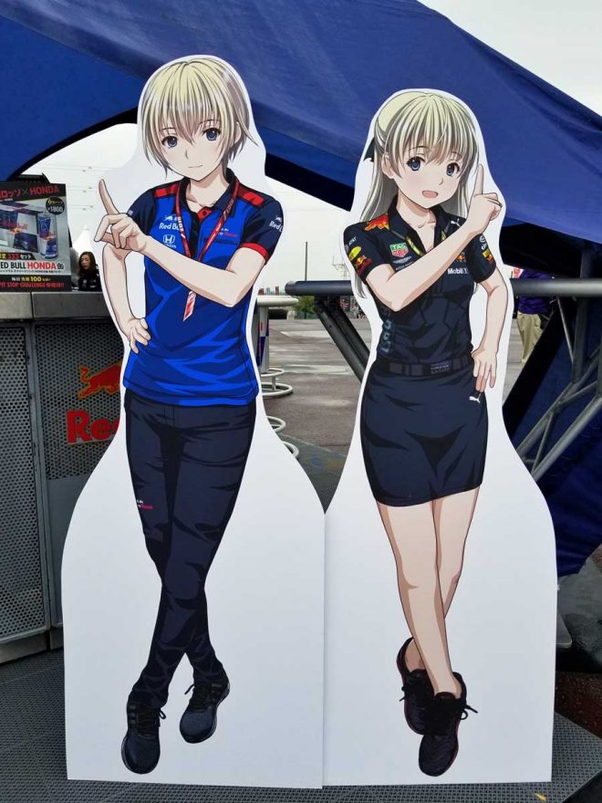 トロロッソ娘とレッドブル娘の等身大イラストPOP