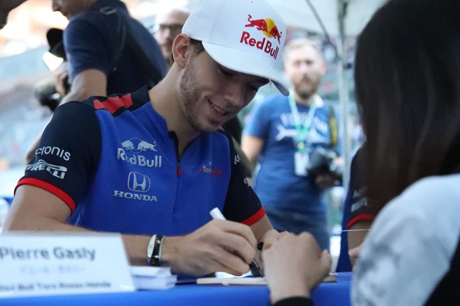 2018年F1第17戦日本GP　サイン会　ピエール・ガスリー
