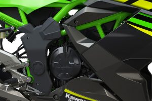 水冷4ストロークDOHC4バルブの単気筒エンジン