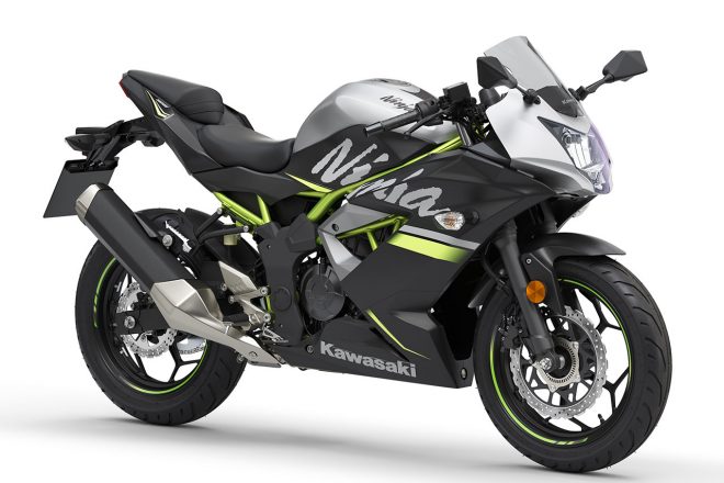 ニンジャ125（メタリック・フラット・スパーク・ブラック／メタリック・マット・ヒュージョン・シルバー）